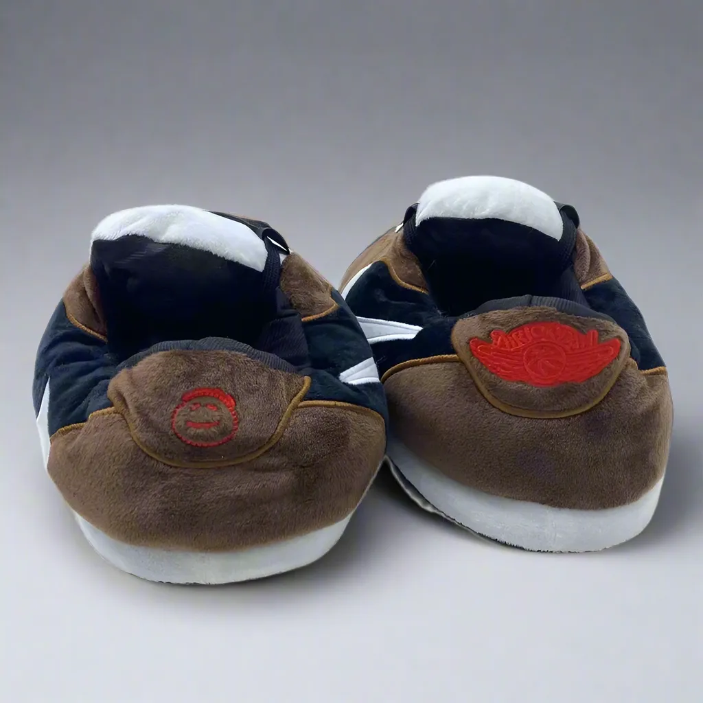 Bailey – Unisex Oversized Jordan Slippers