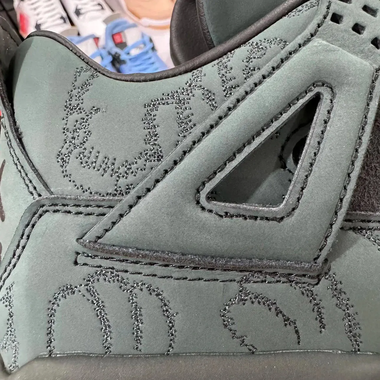 Classic Retro 4 Sneakers - Kaws
