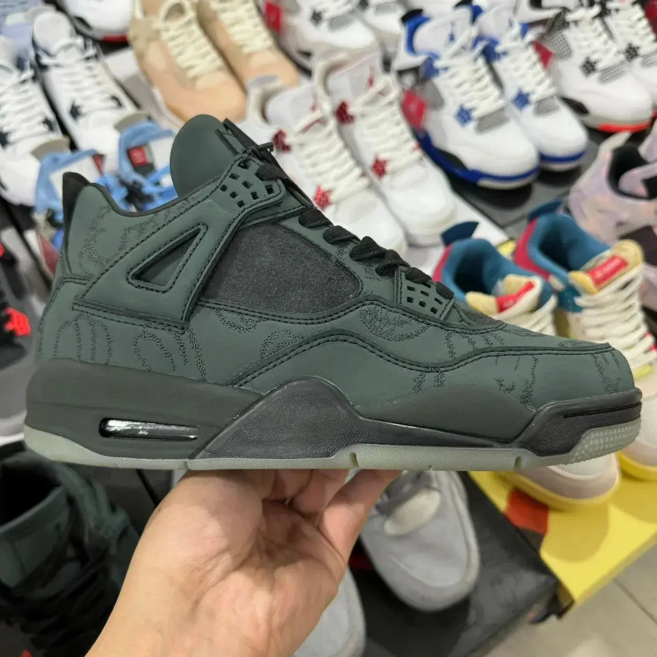 Classic Retro 4 Sneakers - Kaws