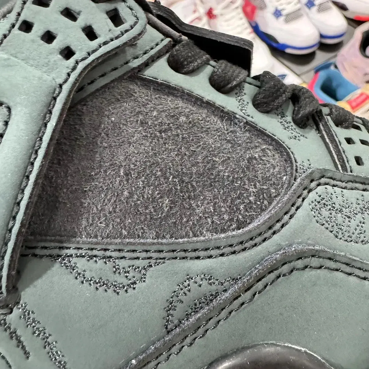 Classic Retro 4 Sneakers - Kaws