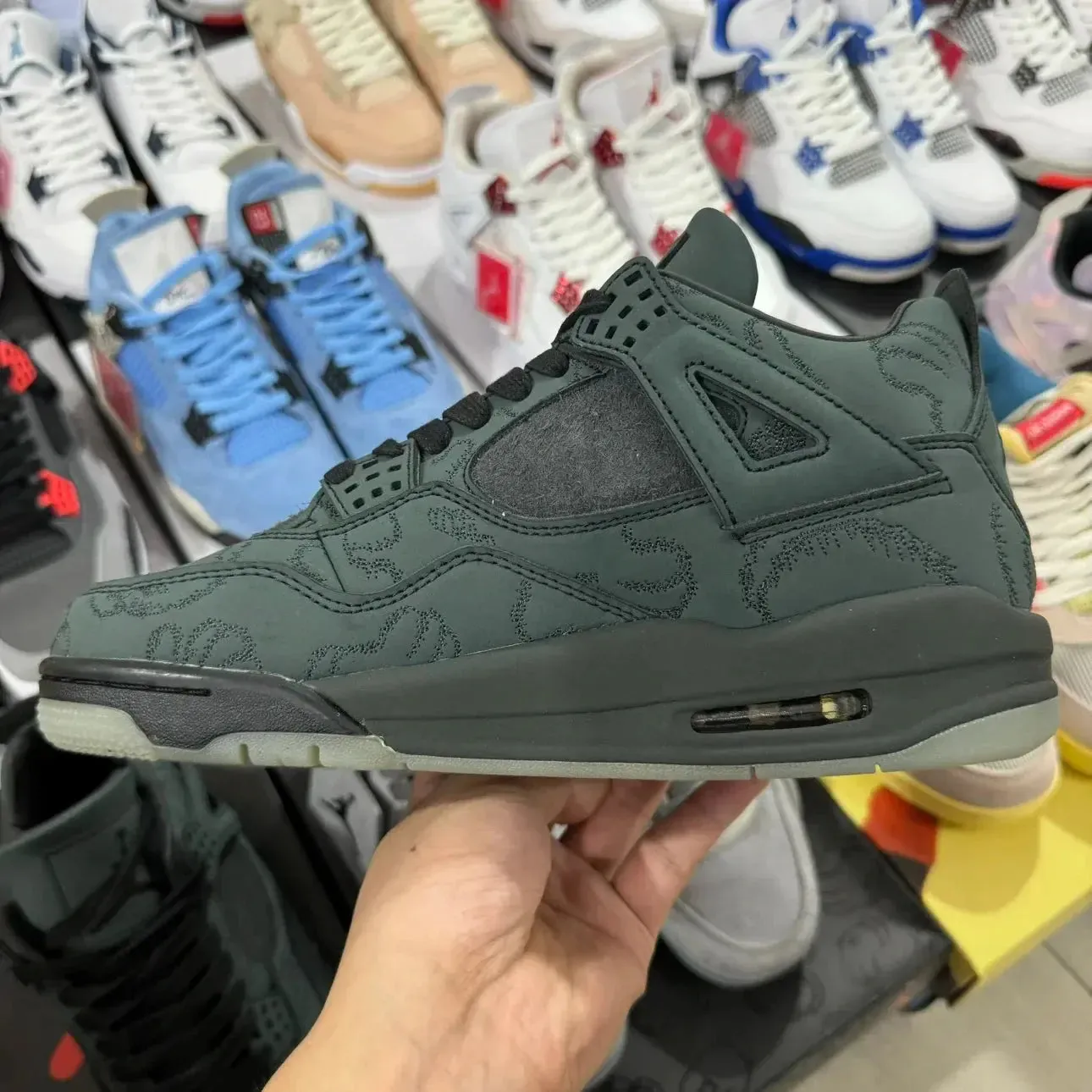 Classic Retro 4 Sneakers - Kaws