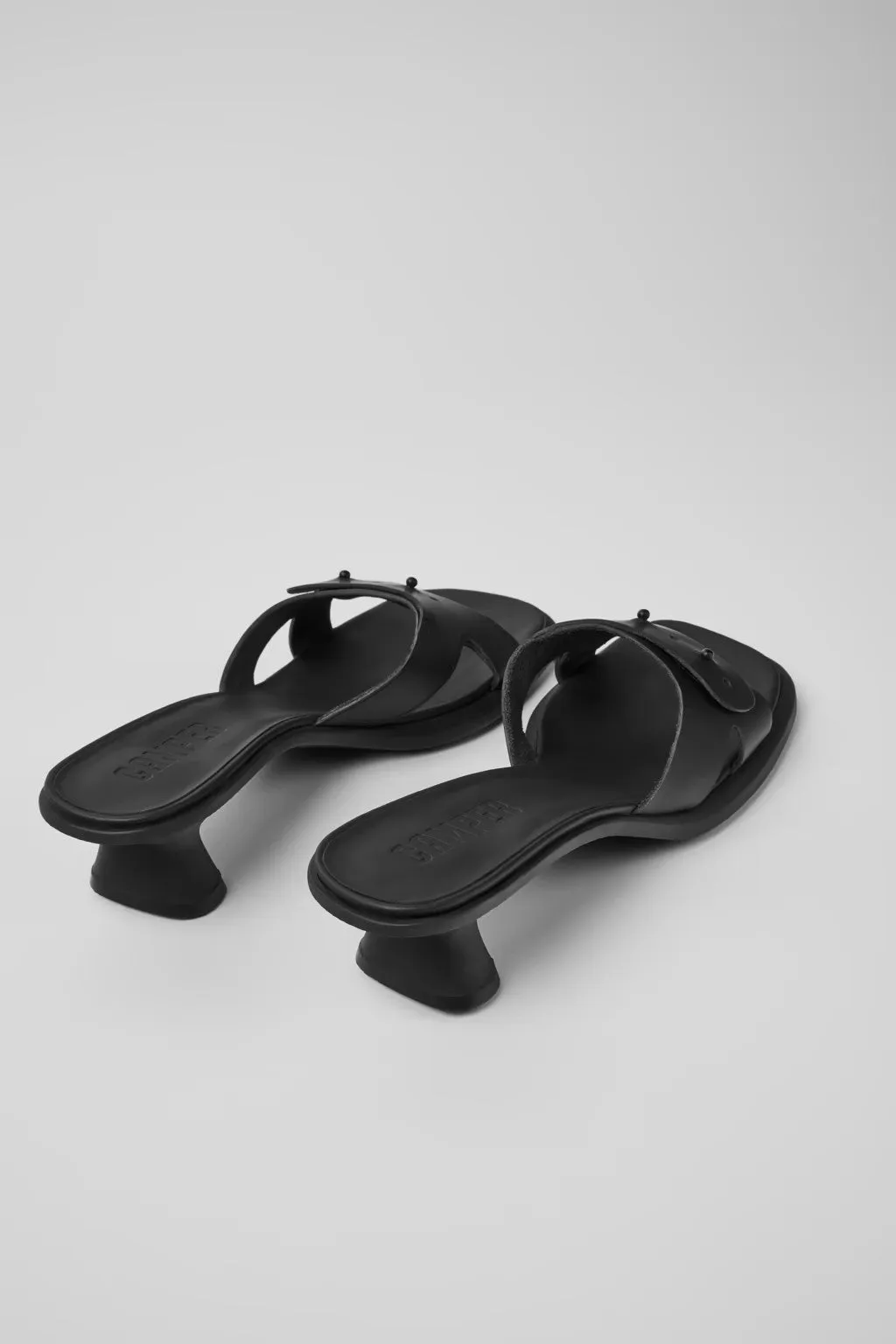 Dina Sandal