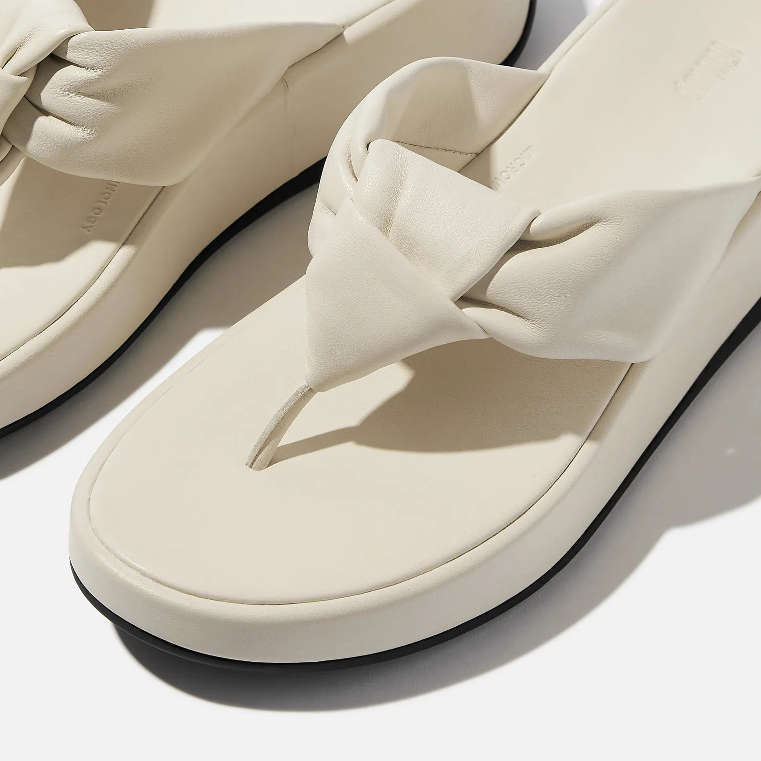 F-Mode knot leather sandals