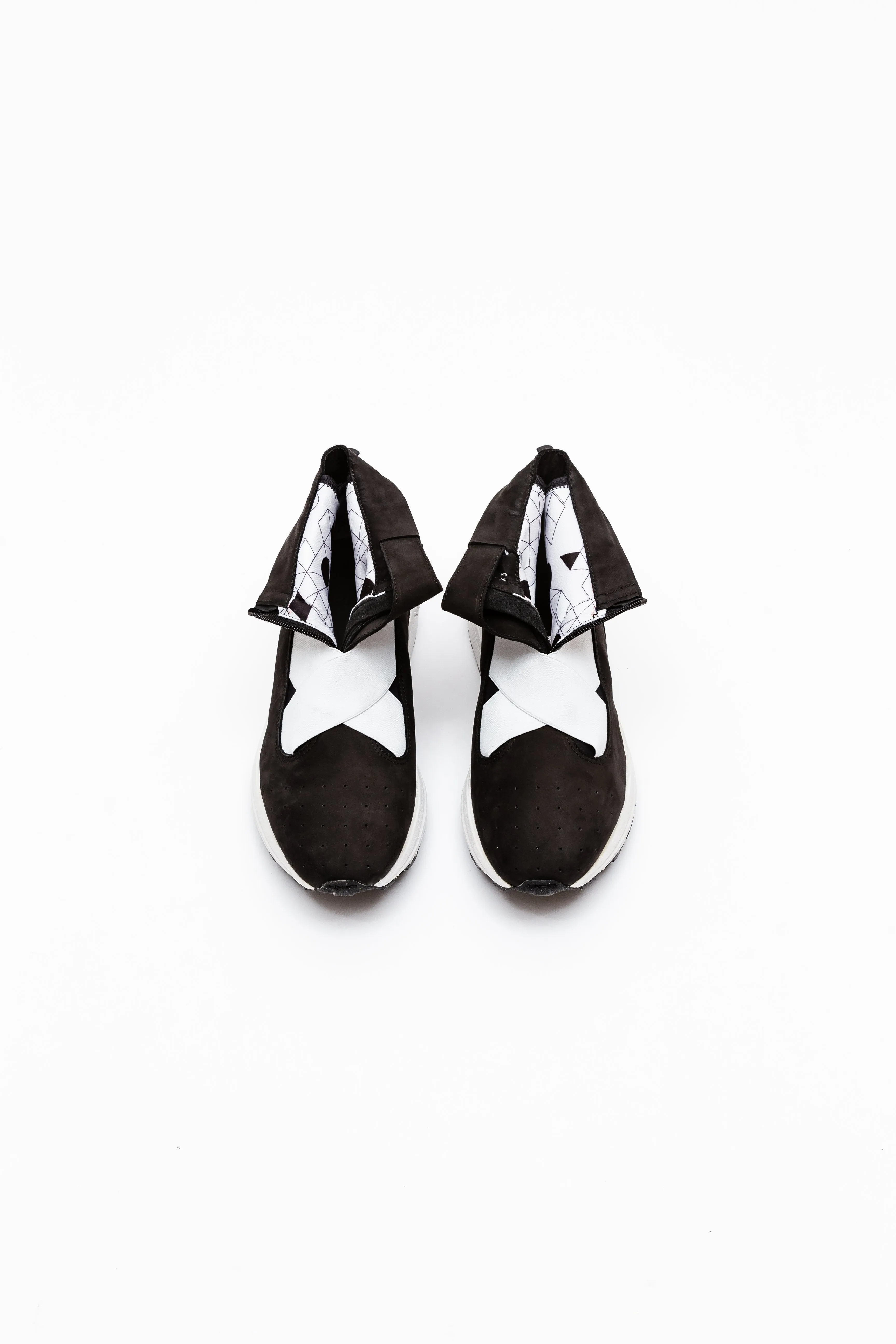 Guillermo Bravo "La Pola" High-Top. Black & White Classic Sneaker (White Strap).