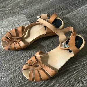 Hasbeens size 37, 6.5 debutant or mirja natural brown sandals