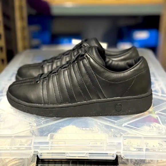 K-Swiss juniors all black classic new in box