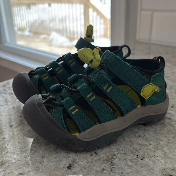 KEEN Kids' Newport H2 Closed Toe Water Sandal