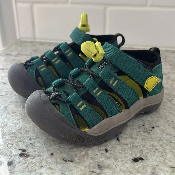 KEEN Kids' Newport H2 Closed Toe Water Sandal