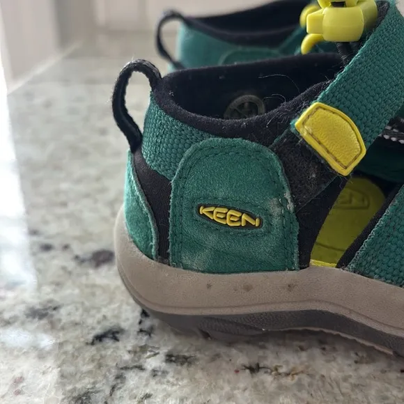 KEEN Kids' Newport H2 Closed Toe Water Sandal