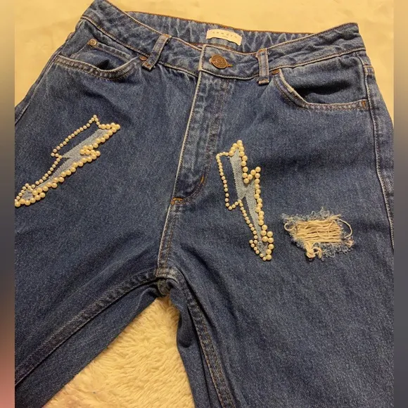 Like New Sandro size 40 Rebecca lightning bolt graphic ripped Pearl jeans size 8