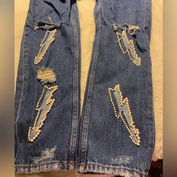 Like New Sandro size 40 Rebecca lightning bolt graphic ripped Pearl jeans size 8