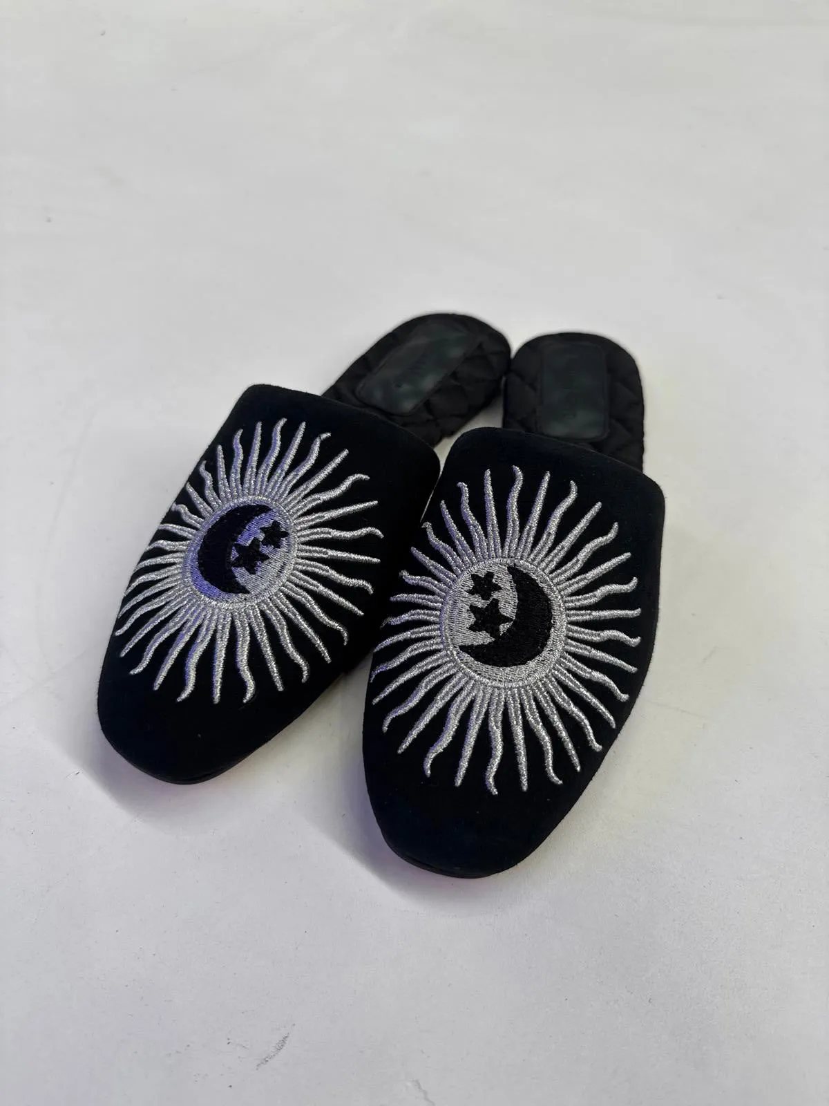 MARA & MINE The Estrella Slipper - Black