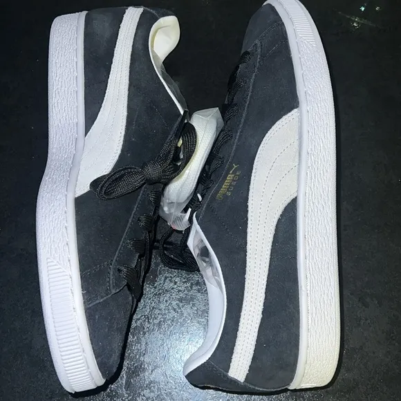 NEW WITH BOX Puma Men’s Classic Suede Sneakers Black and Gray XXI Size 11
