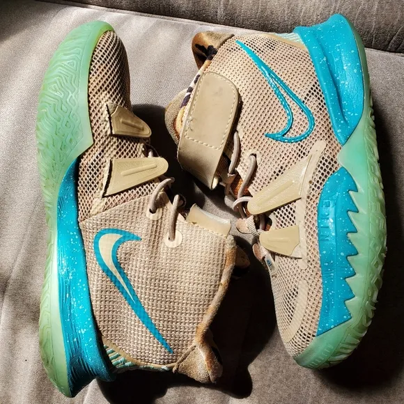 Nike Kyrie 7 Ripple SpongeBob Sandy Sneakers CT4087-207 Boys 12C