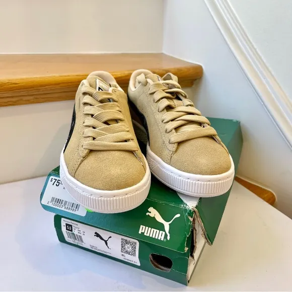 NWT Puma Women’s Suede Classic T7 Sneakers in sand tan beige / black / white