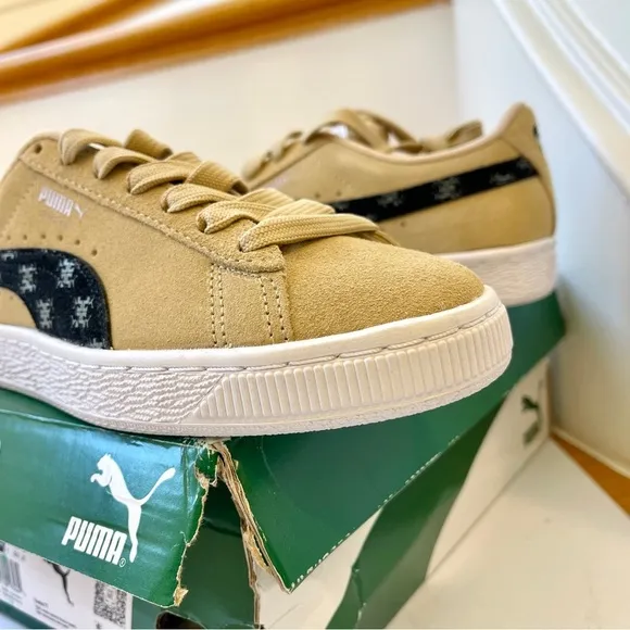 NWT Puma Women’s Suede Classic T7 Sneakers in sand tan beige / black / white