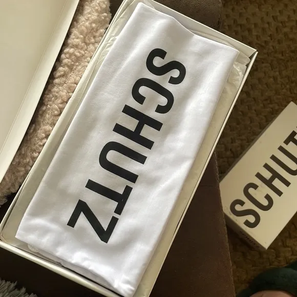 SCHUTZ 🥥 Sherpa slippers in Areia