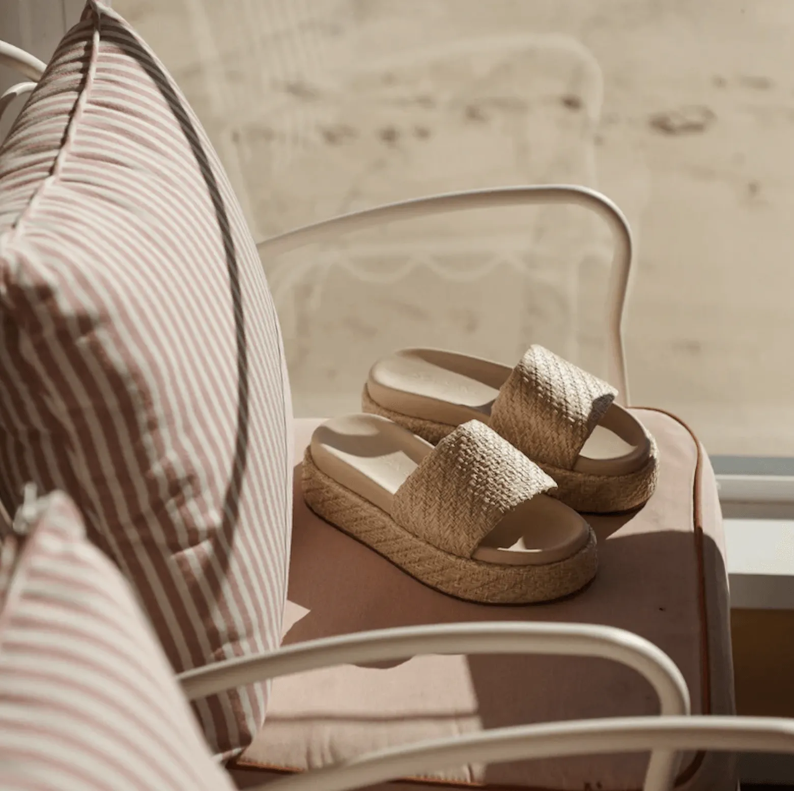 SOLSANA Dustin Flatform - Natural Raffia