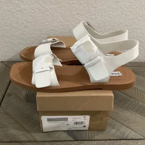 STEVE MADDEN Women's Santo Buckle Detailed Sandals, size 10