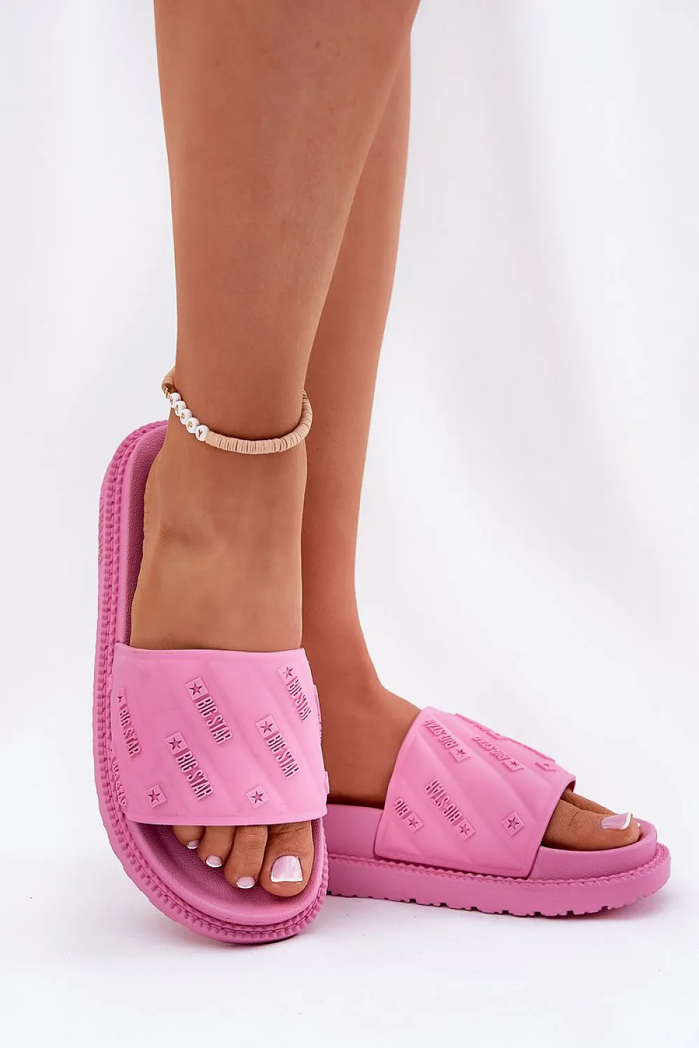 Women's fashionable accent slippers
