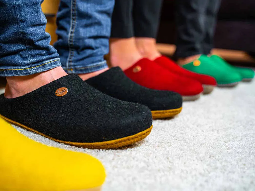 WoolFit® handmade Felt Slippers | Classic, black