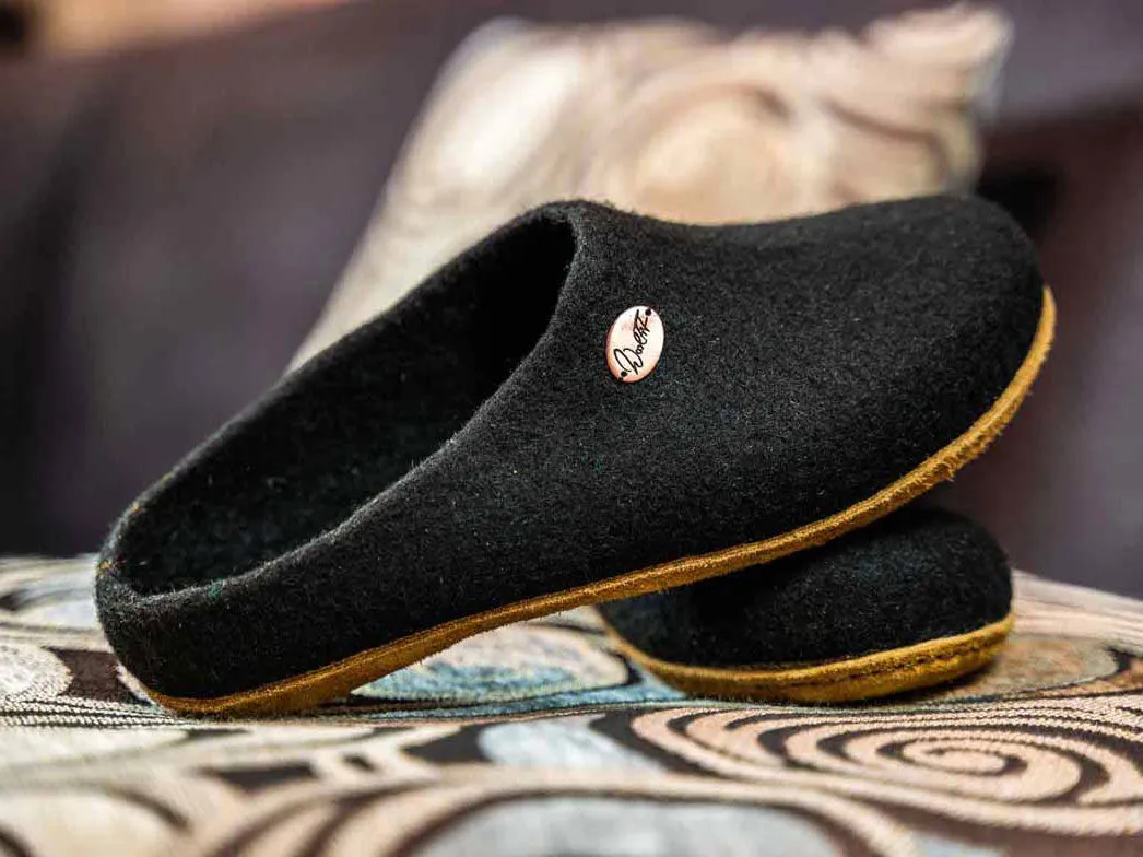 WoolFit® handmade Felt Slippers | Classic, black